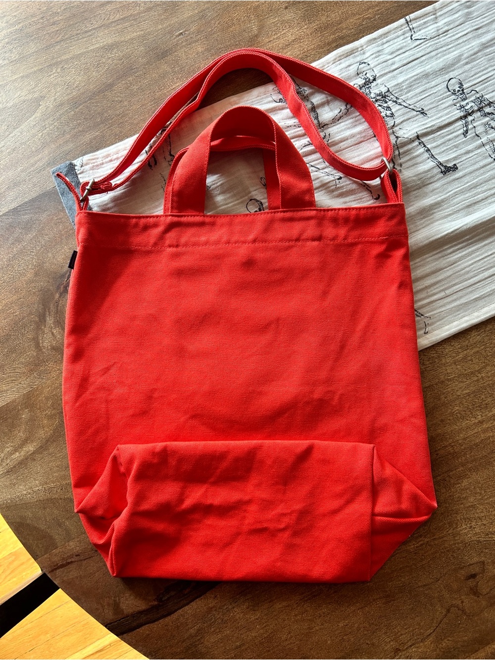 BAGGU Duck Tote in color Poppy